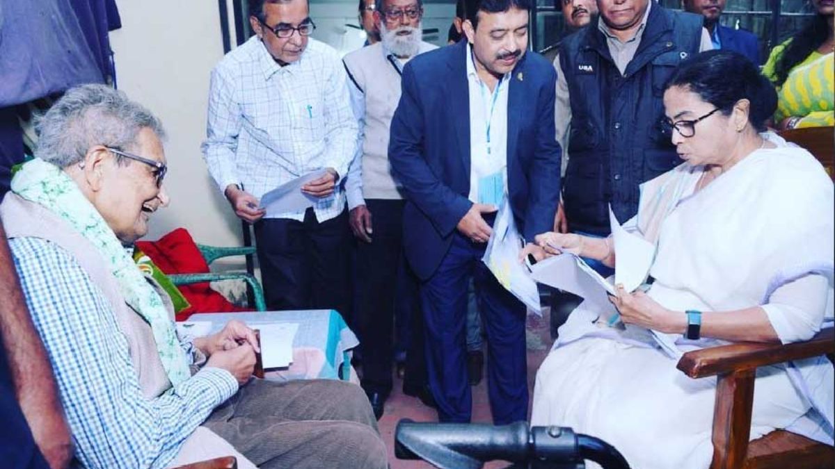 Amartya Sen Vs Viswa Bharati Mamata Banerjee Hands Over Land Documents